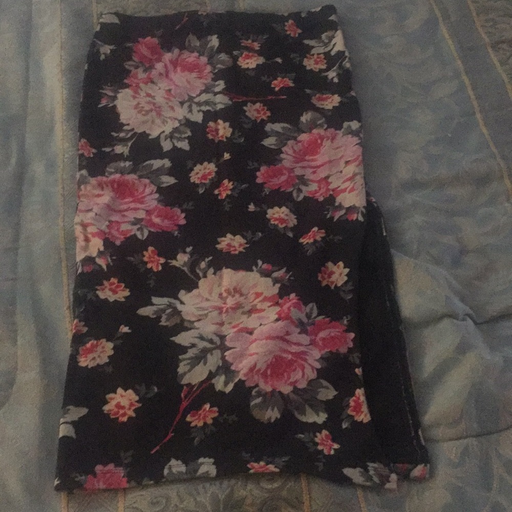 Express skirt w/ opening on the left side